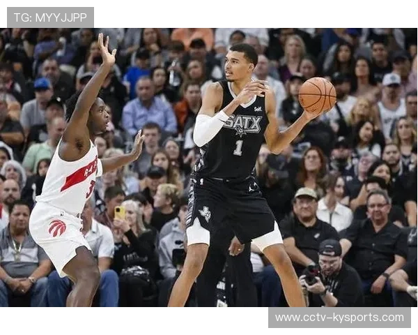 文班亚马复出助阵，马刺半场逆转雷霆展现内线统治力