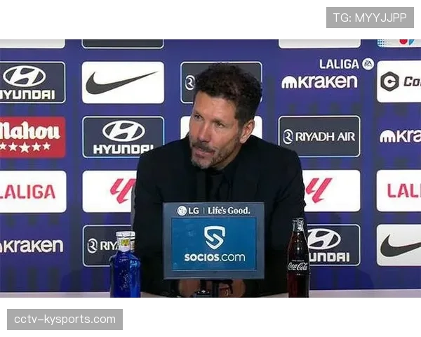 特写：看台上的西蒙尼，在终场绝杀瞬间的激情庆祝与怒吼